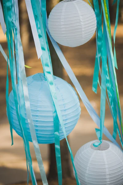 Hermoso lugar para la ceremonia de boda exterior en madera — Foto de Stock