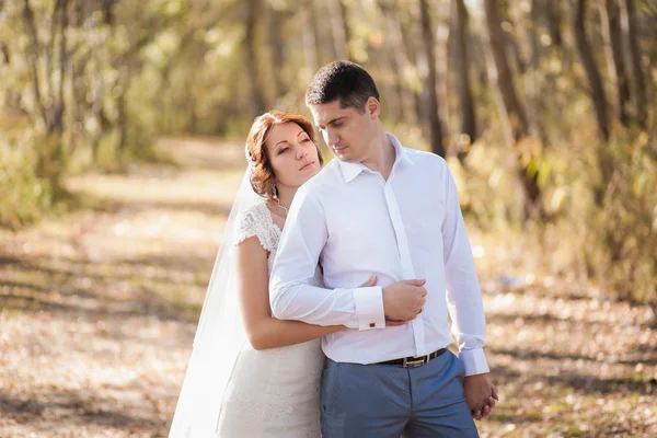 Huwelijksreis van net getrouwd bruidspaar — Stockfoto