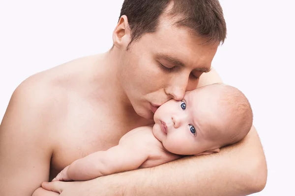 Een baby is in de handen van een vader — Stockfoto