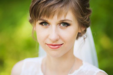 Düğün gününde güzel gelin portresi