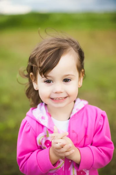 Retrato de bela menina sorridente despreocupado — Fotografia de Stock