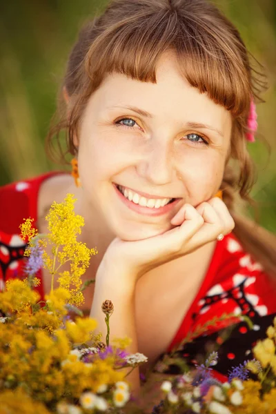 Close up Portrait of Happy Young Woman with with Basket full of — Stock Photo, Image