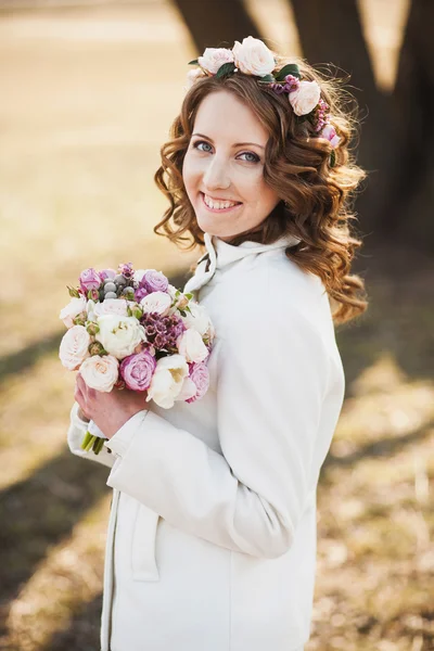 Portrait of beautiful young woman — Stock Photo, Image