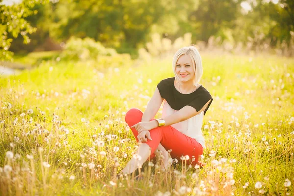Lady having fun in spring or summer meadow — Stock Photo, Image