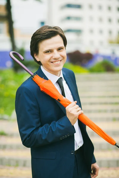 Positive man standing outdoors at city landscape — Stock Photo, Image