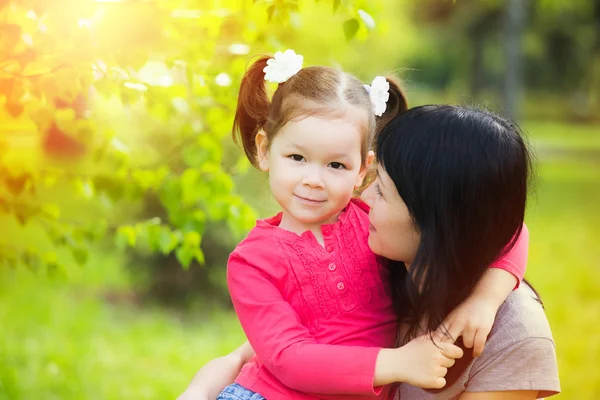 Portrait of mother and daughter — Stock Photo, Image