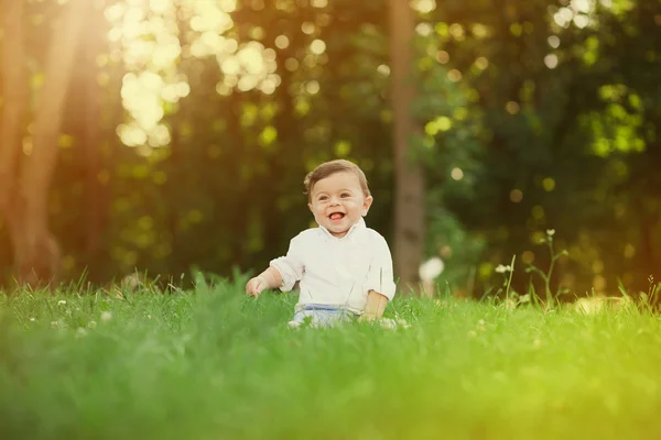 美丽微笑的可爱的小宝贝男孩的肖像 — 图库照片
