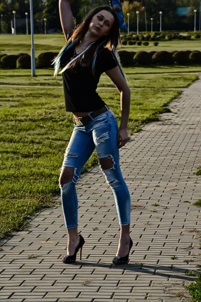 Model yang indah dalam jeans — Stok Foto