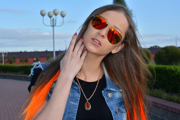 Beautiful model in sunglasses — Stock Photo, Image