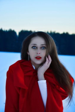 Ormanda küçük kırmızı bir başlık