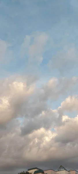 Gökyüzündeki bulutlar