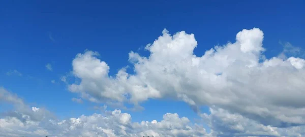 Beyaz Güzel Bulutlar Mavi Gökyüzü Güzel Arkaplan Duvarı
