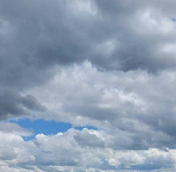 Schöne Dunkle Gewitterwolken Desktop Hintergrund — kostenloses Stockfoto