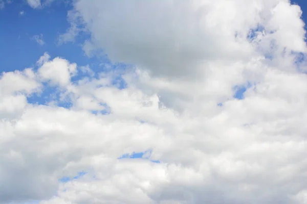 Білі Прекрасні Хмари Блакитне Небо Прекрасна Стіна Шпалер — стокове фото