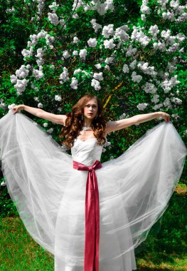 bir gelinlik güzel model