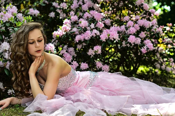 bir gelinlik güzel model