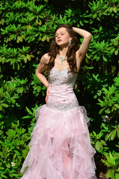 Modelo bonito em um vestido de noiva — Fotografia de Stock