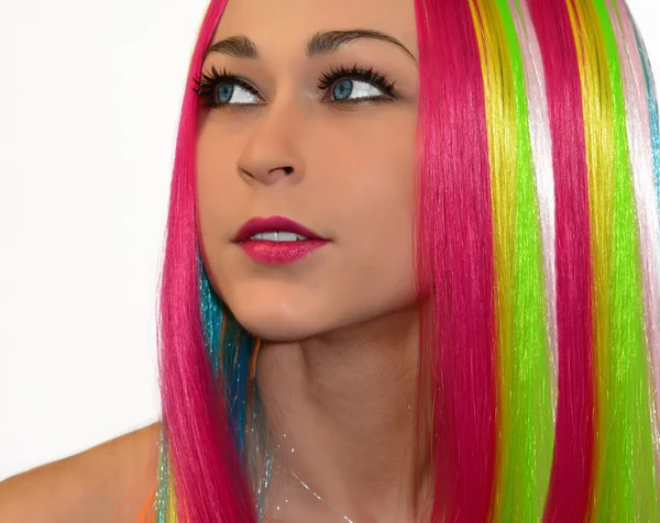 Vacker flicka med rainbow hår — Stockfoto