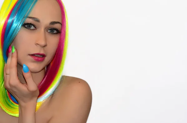 Vacker flicka med rainbow hår — Stockfoto