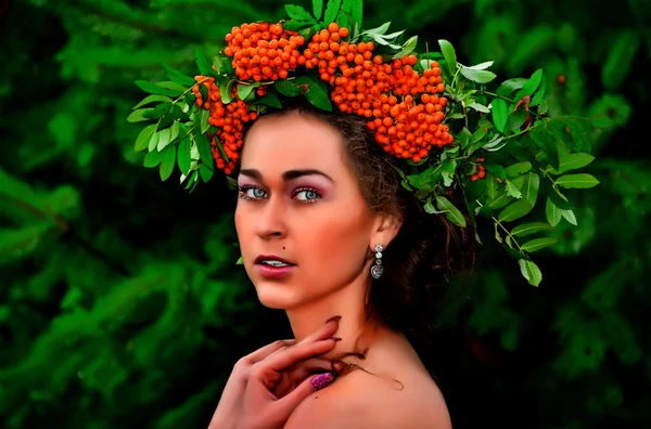 rowan bir çelenk ile