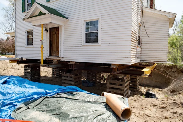 Relocated House - Side — Stock Photo, Image