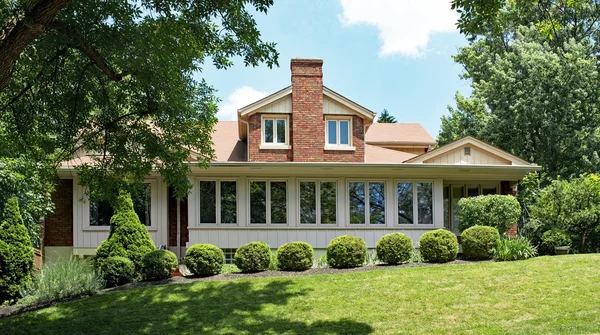 Craftsman-style House with Shrubs — Stock Photo, Image