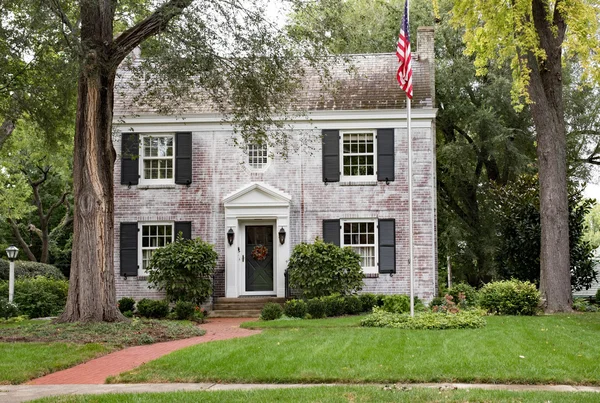 White Brick Georgian Colonial House with Flagpole — Stock Photo, Image