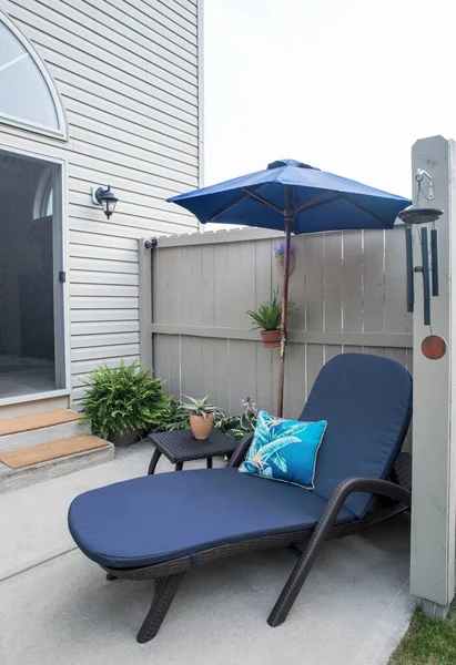 Condo Outdoor Patio Blue Chaise Lounge Umbrella Vertical — 스톡 사진