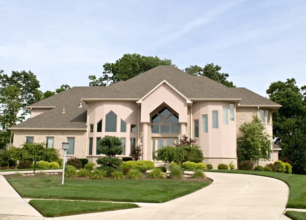 Luxury Suburban Home — Stock Photo, Image