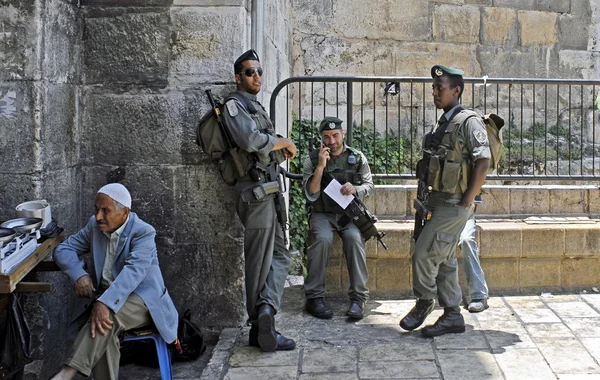 Israeli Border Guard at Damascus Gate — Stock Photo, Image