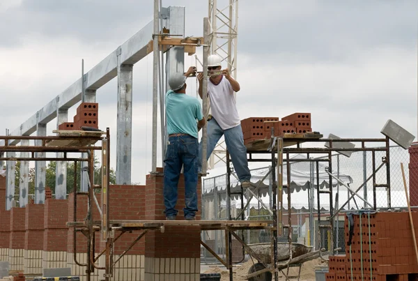 Metselaars wordt nauwkeurig — Stockfoto