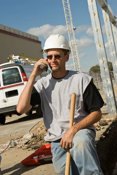 Werknemer op telefoon — Stockfoto