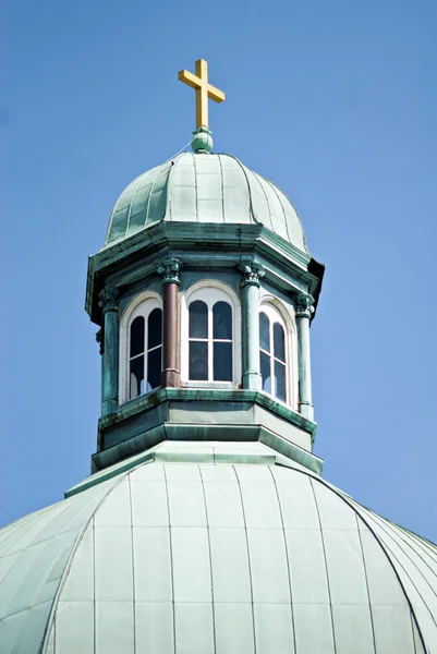 Cúpula de cobre con cruz — Foto de Stock