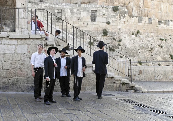 Junge jüdische Männer, jerusalem — Stockfoto