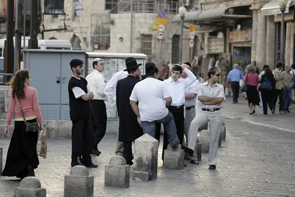 Adultos jóvenes en la puerta de Jaffa, Jerusalén — Foto de Stock