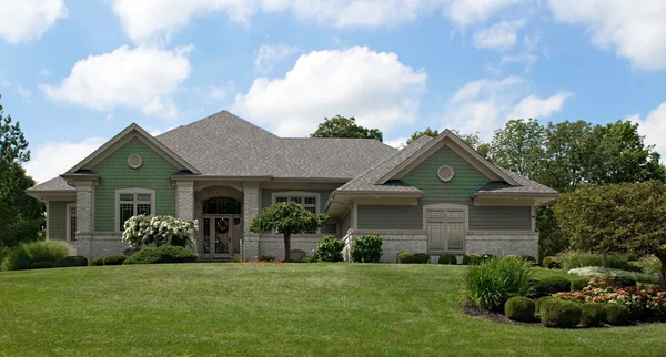 Green Cedar Shake House — Stock Photo, Image