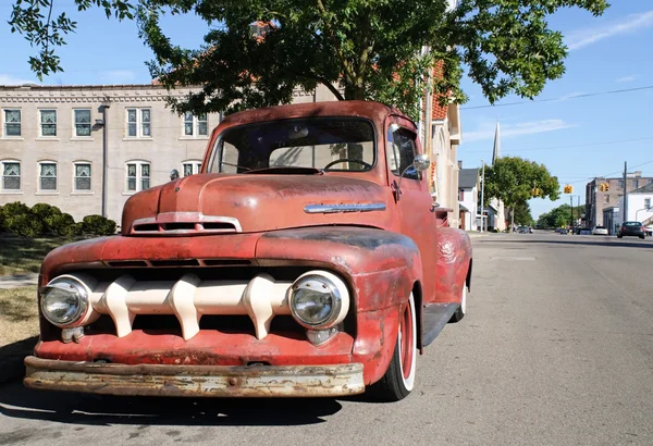 Vintage Truck in Small Town — Stock Photo, Image