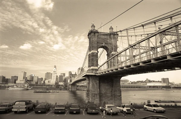 Retro John A. Roebling visutý most — Stock fotografie