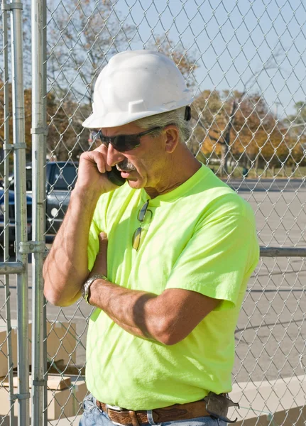 Direttore di costruzione su telefono — Foto Stock