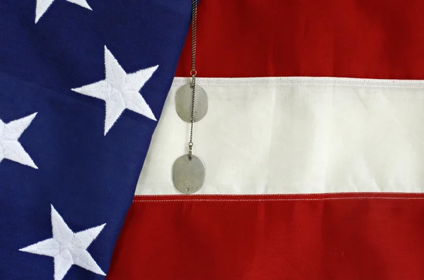 Americká vlajka s psí známky — Stock fotografie