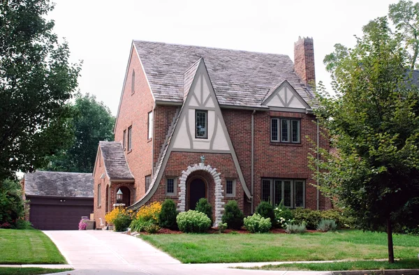 Stick Style Brick House — Stock Photo, Image