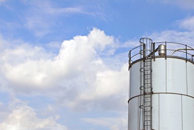 Cennet ile depolama tankı