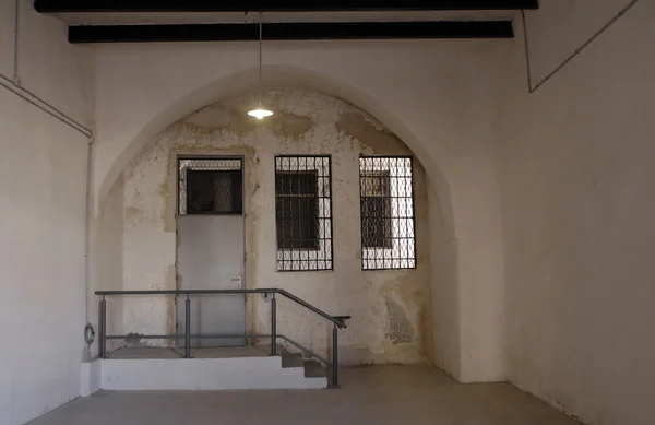 Πόρτα σε κελί της φυλακής — Φωτογραφία Αρχείου