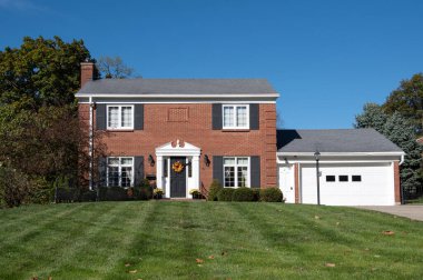 Kırmızı Tuğla, Siyah Aksanlı Federal Ev