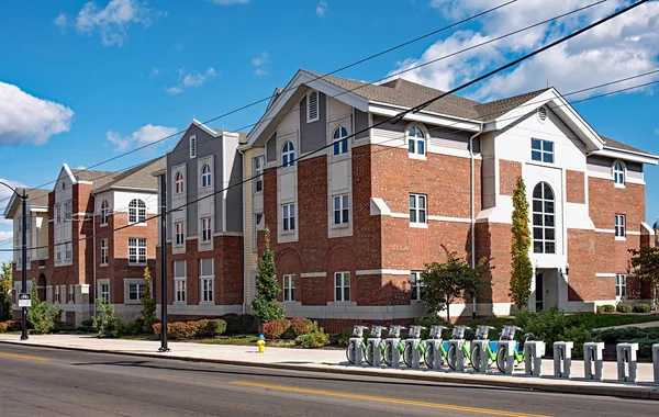 Apartments with Public Bike System — Stock Photo, Image