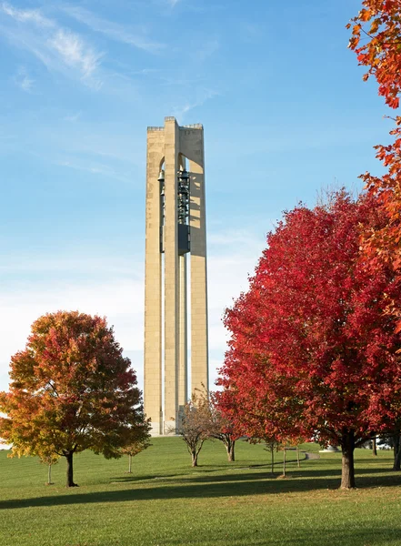 秋のカリヨンの鐘塔 — ストック写真