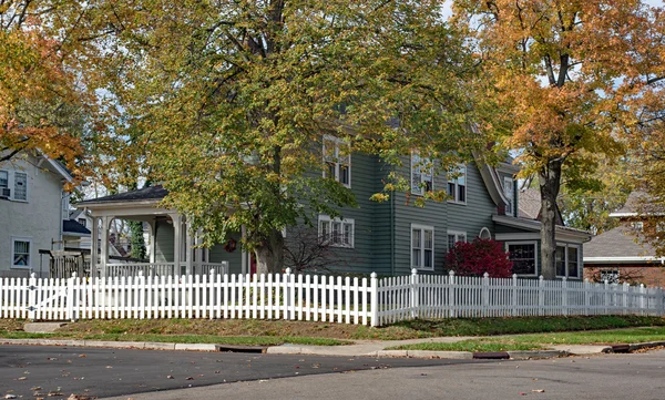 White Picket Fence in Fall — Stock Photo, Image