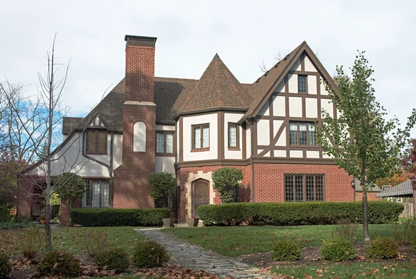 Gran Inglés Tudor Home — Foto de Stock