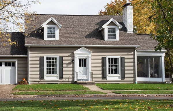 Cape Cod House with Screened-in Porch — Stock Photo, Image