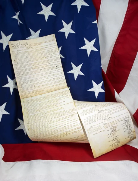 Anayasa ve bayrak natürmort — Stok fotoğraf
